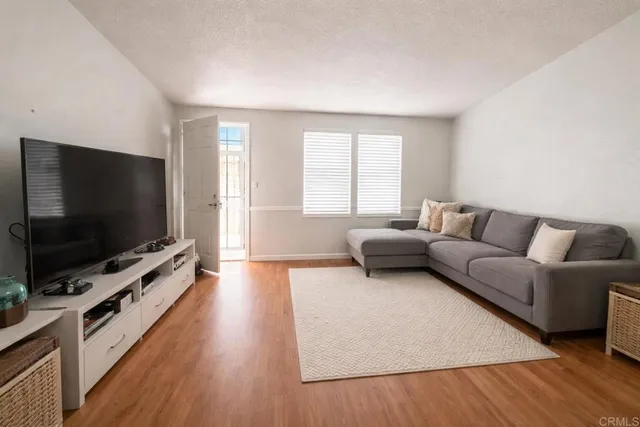 $205,000 | 32900 Riverside Drive, Unit SPC 109, Lake Elsinore, CA 92530