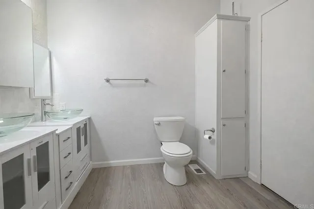 $205,000 | 32900 Riverside Drive, Unit SPC 109, Lake Elsinore, CA 92530