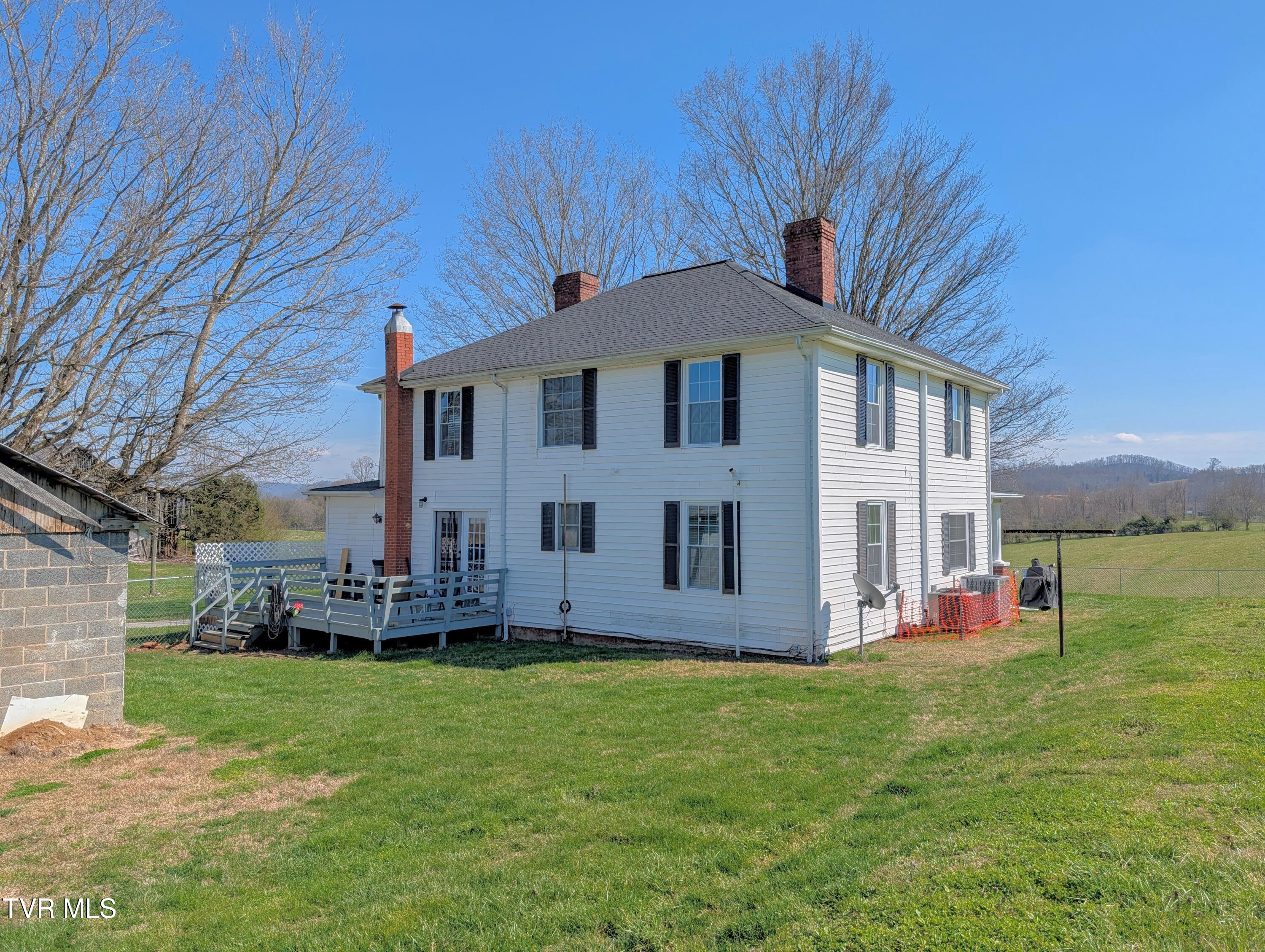 1421 Bishoptown Road Duffield, VA 24244 - Photo 4 of 73 PXL_20260322_192454381.MP~2 (2)