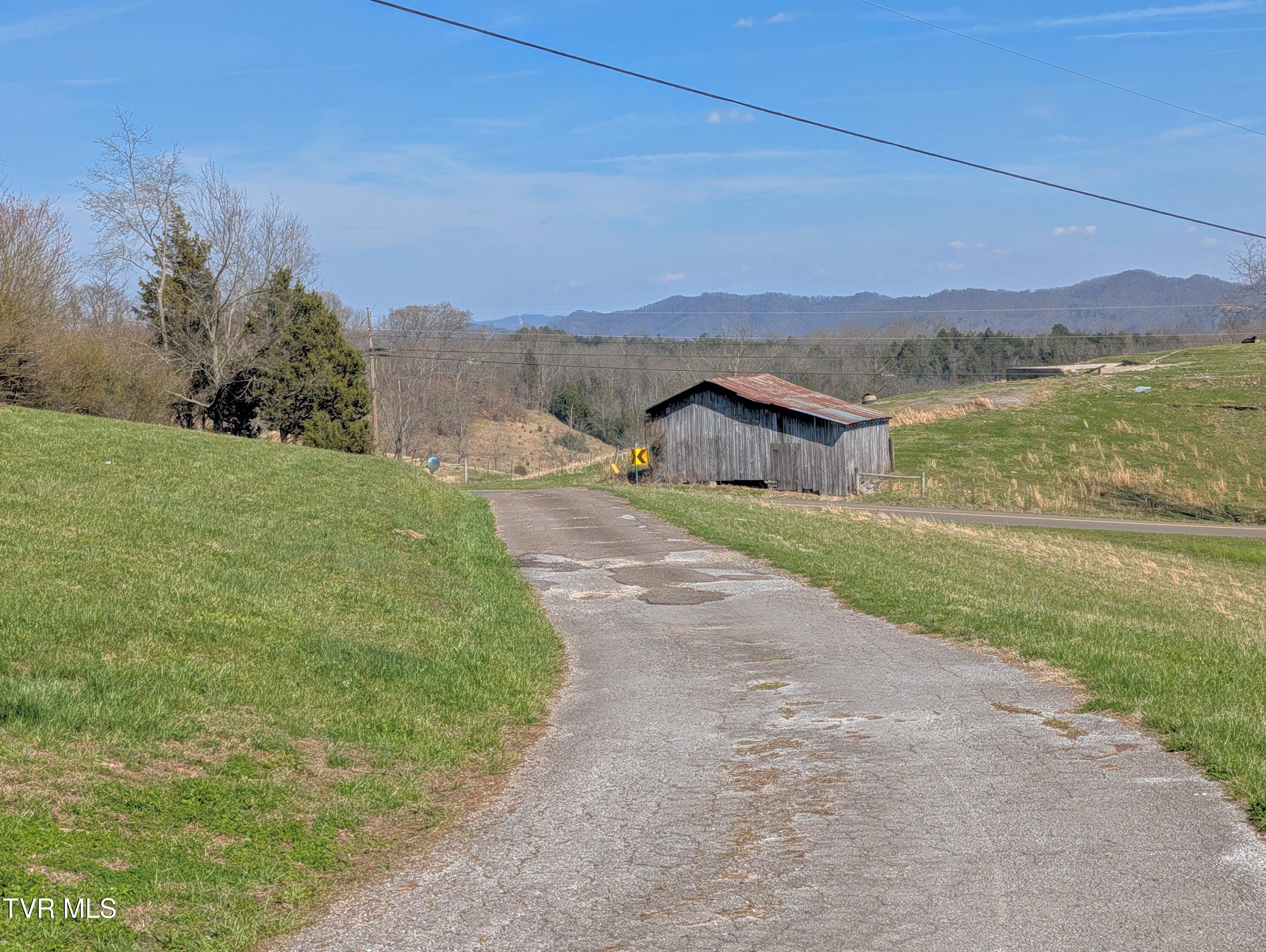 1421 Bishoptown Road Duffield, VA 24244 - Photo 51 of 73 PXL_20260322_193114588.MP~2