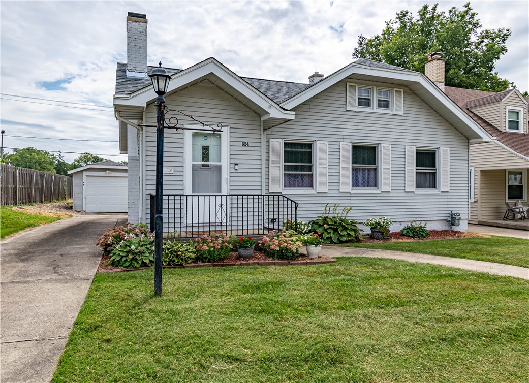 324 North Summit Avenue Decatur, IL 62522 - Photo 3 of 20