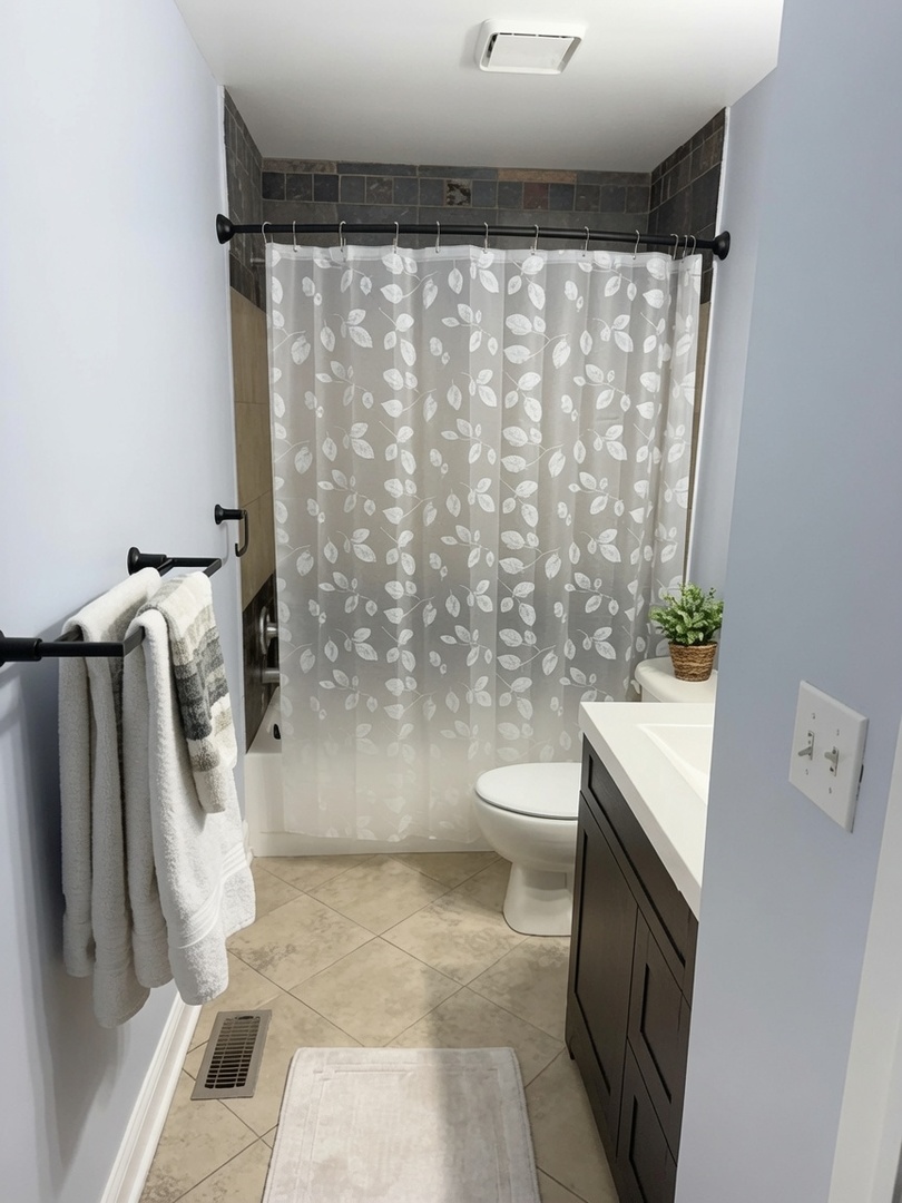 19 Foxcroft Road, Unit 103 Naperville, IL 60565 - Photo 10 of 15