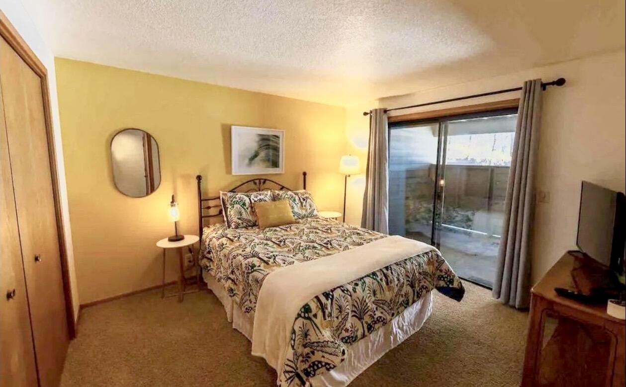 17822 West Core Road, Unit 33 Bend, OR 97707 - Photo 1 of 9 CORE BEDROOM 2