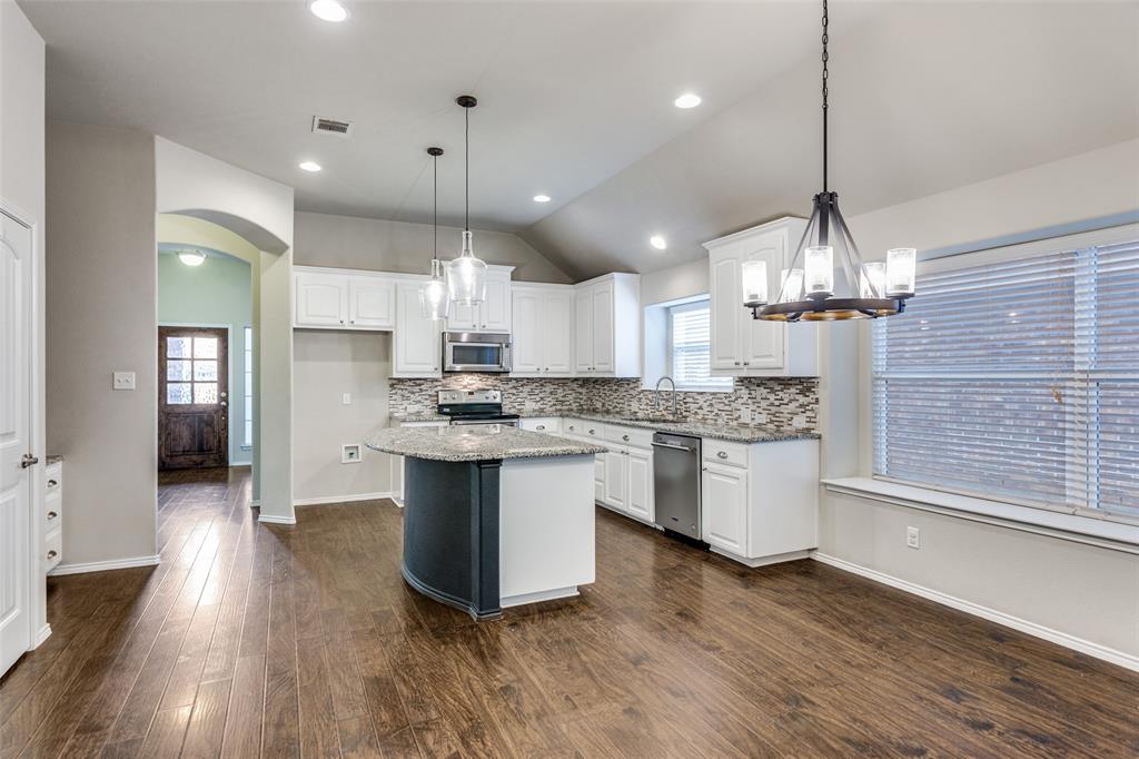 11824 Bellegrove Road Burleson, TX 76028 - Photo 11 of 25