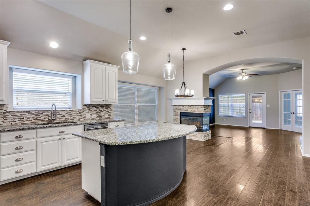 11824 Bellegrove Road Burleson, TX 76028 - Photo 6 of 25