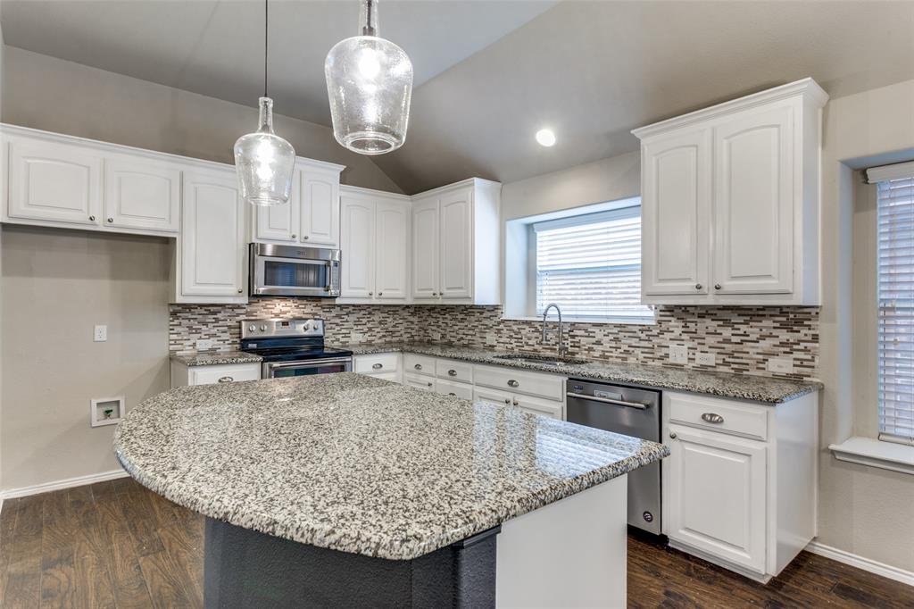 11824 Bellegrove Road Burleson, TX 76028 - Photo 7 of 25