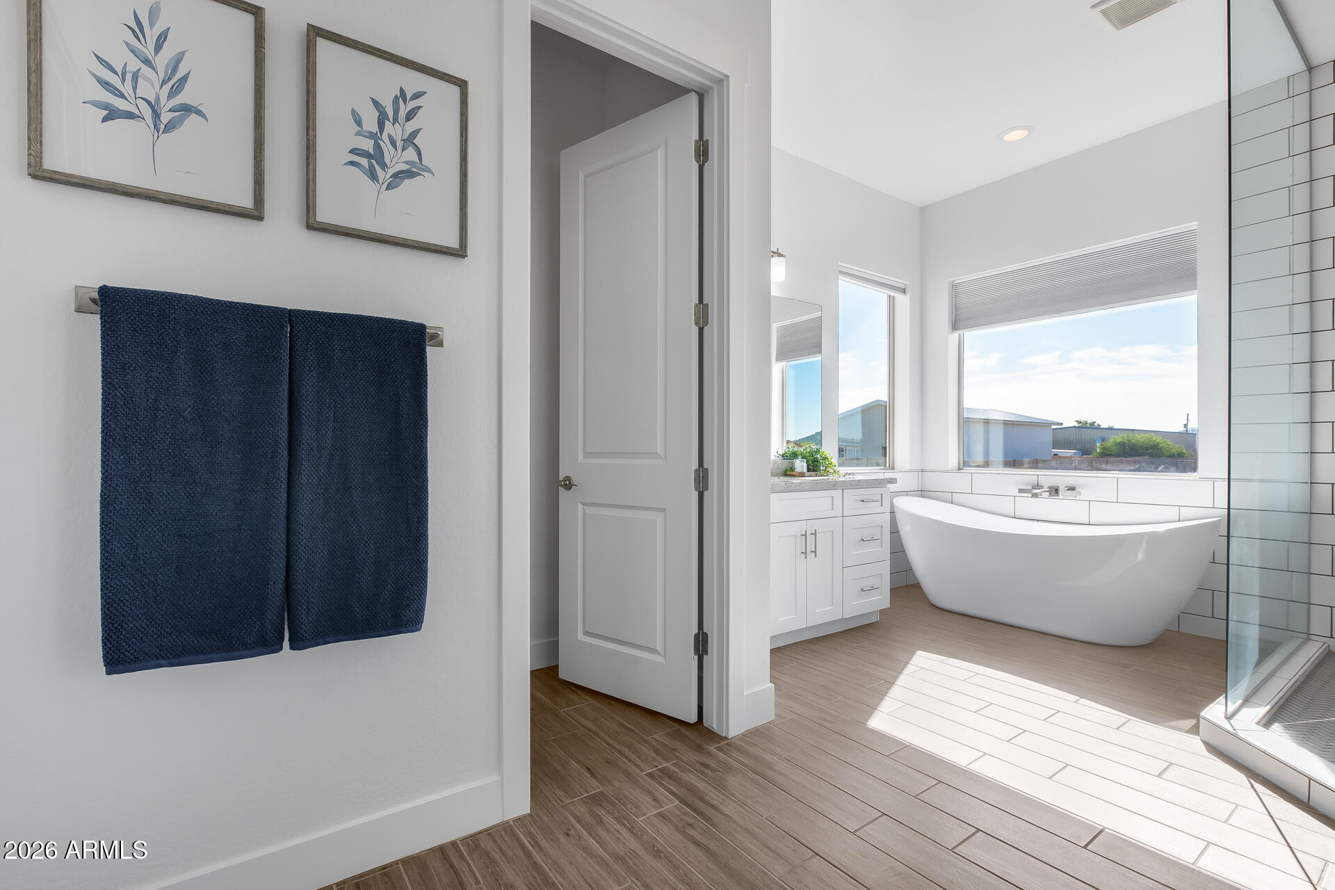 825 West Perdido Way Phoenix, AZ 85086 - Photo 27 of 57 Primary bath