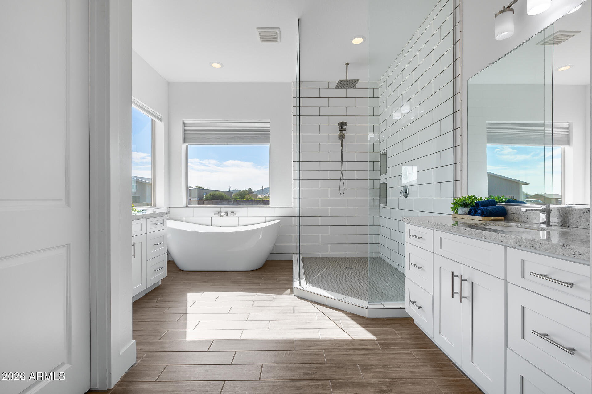 825 West Perdido Way Phoenix, AZ 85086 - Photo 28 of 57 Primary bath