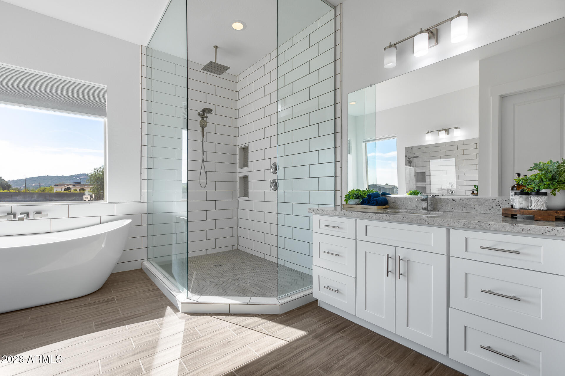 825 West Perdido Way Phoenix, AZ 85086 - Photo 29 of 57 Primary bath