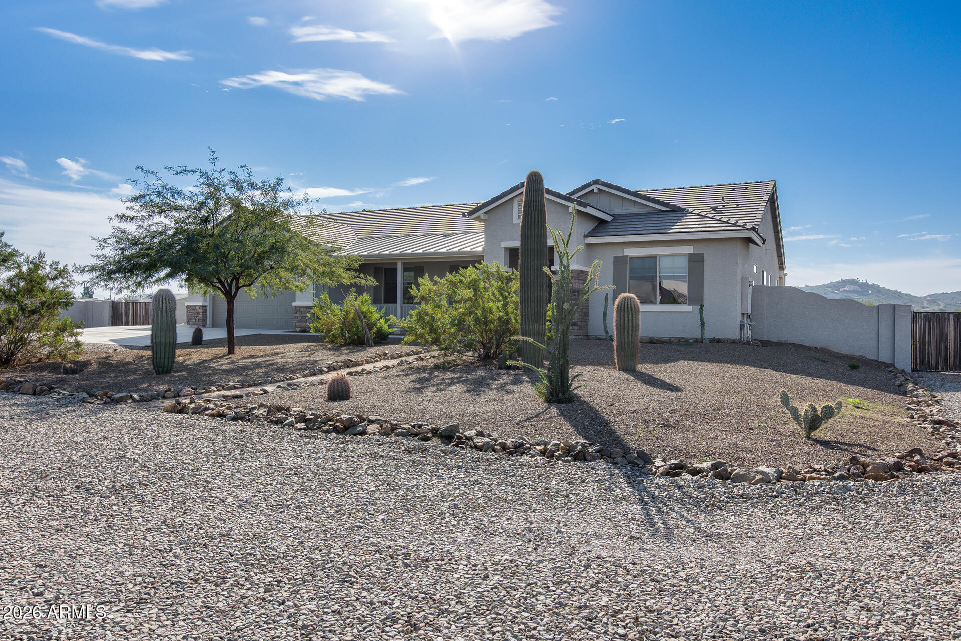 825 West Perdido Way Phoenix, AZ 85086 - Photo 3 of 57 Front yard