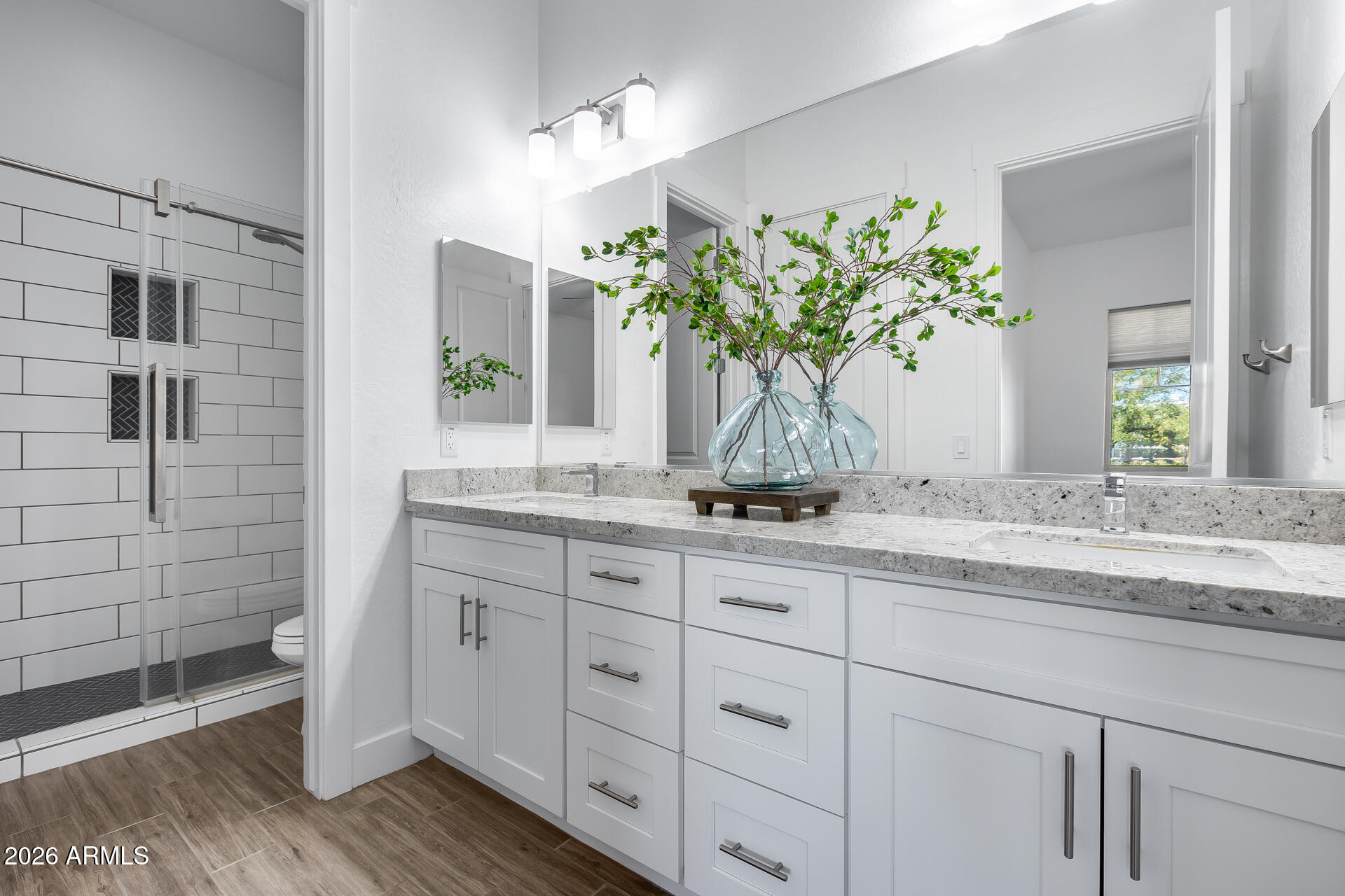 825 West Perdido Way Phoenix, AZ 85086 - Photo 38 of 57 Jack and Jill between bedroom 2 and 3