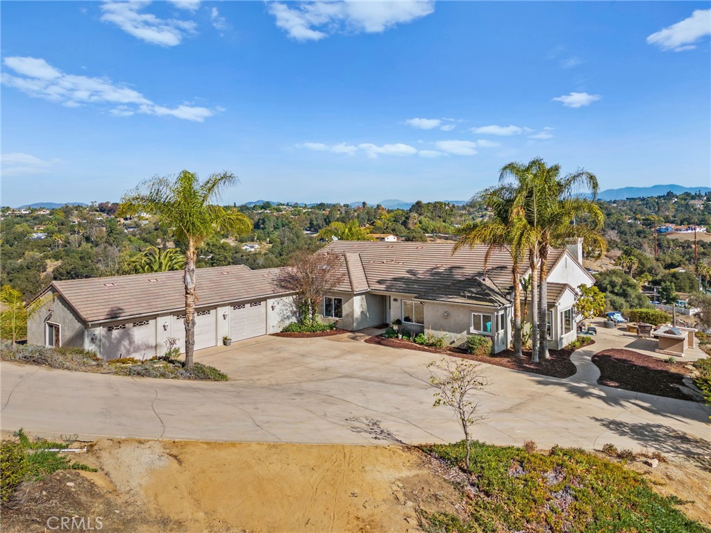 2240 Aqua Hill Road Fallbrook, CA 92028 - Photo 3 of 54