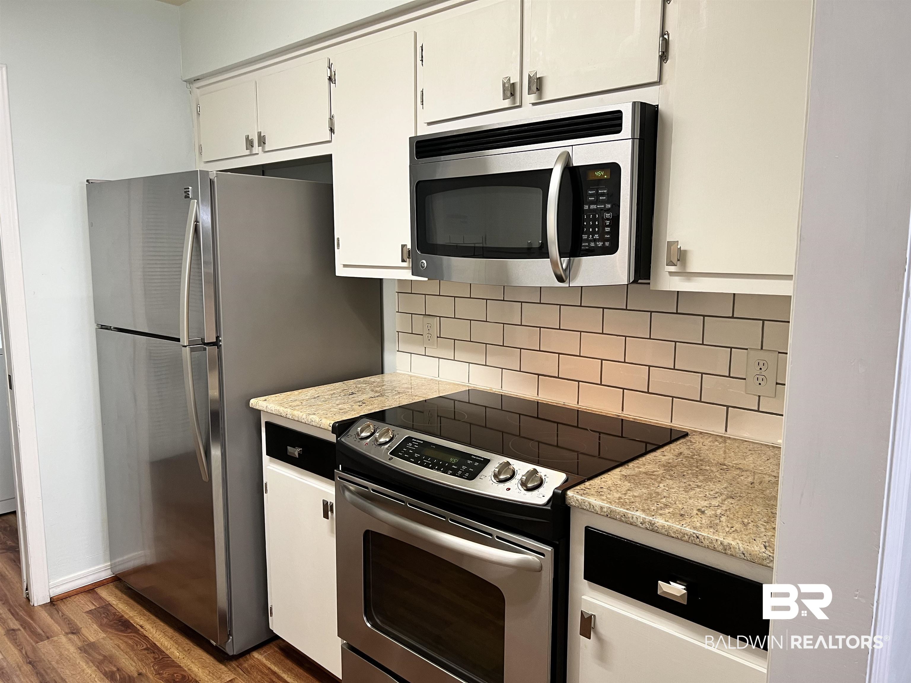 6537 Cedar Bend Court, Unit B Mobile, AL 36608 - Photo 3 of 32