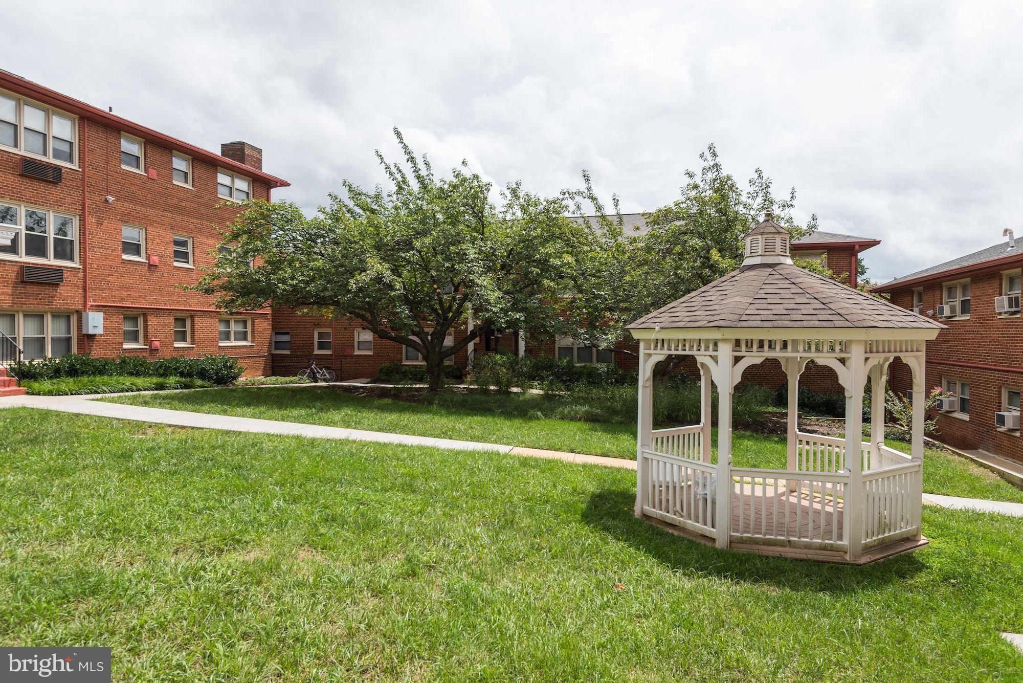 4635 20th Road North, Unit 11 Arlington, VA 22207 - Photo 4 of 22 a view of a house with a yard