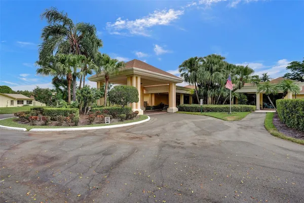 $425,000 | 715 Northwest 23rd Lane, Delray Beach, FL 33445