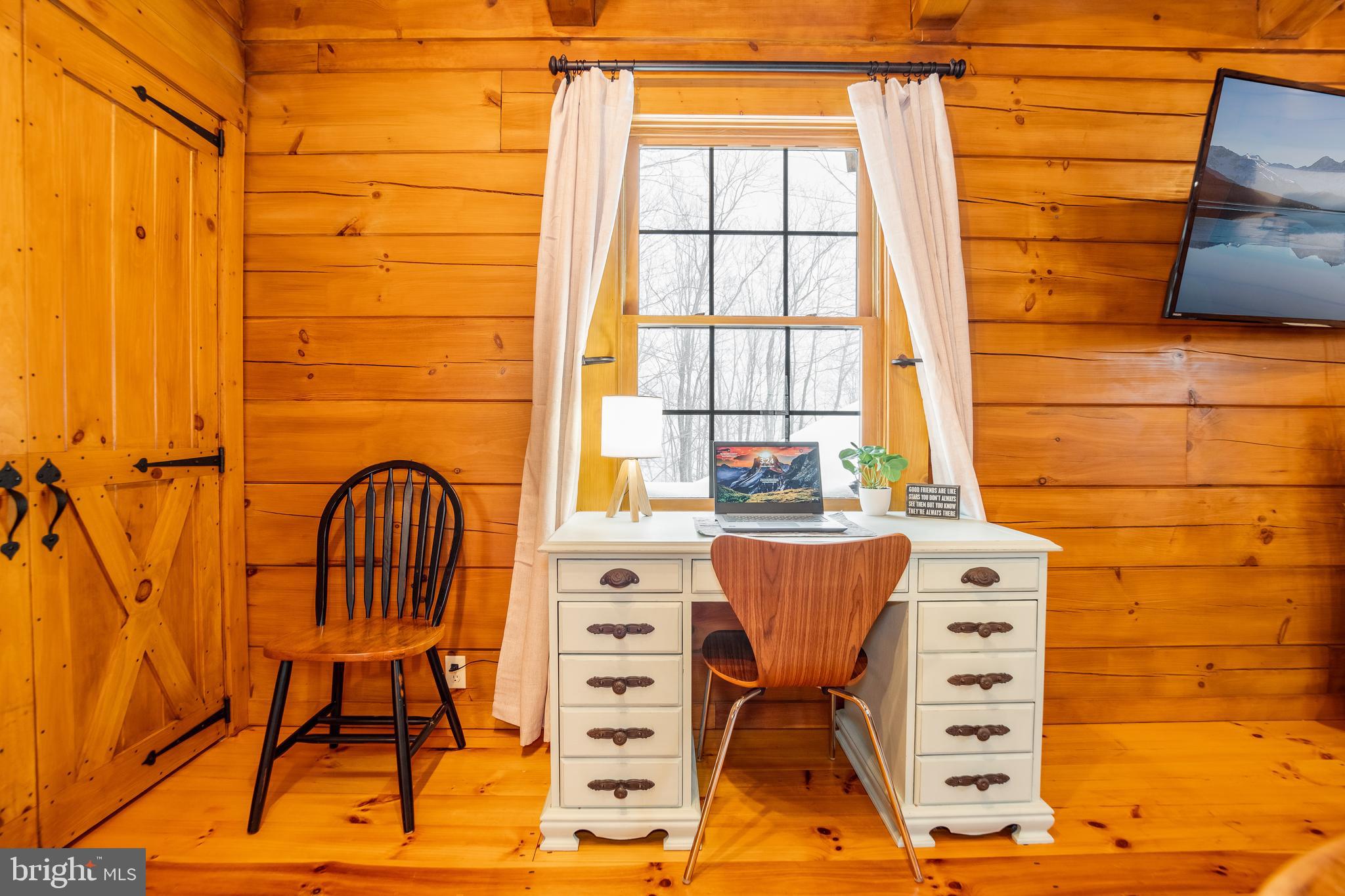 948 Legeer Road Grantsville, MD 21536 - Photo 53 of 94 Loft desk area