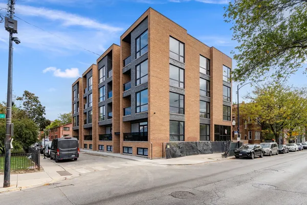 $2,100 | 2355 West Flournoy Street, Unit G01, Chicago, IL 60612