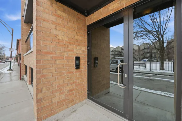 $1,950 | 2355 West Flournoy Street, Unit G01, Chicago, IL 60612
