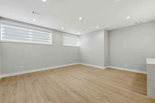 $2,100 | 2355 West Flournoy Street, Unit G01, Chicago, IL 60612