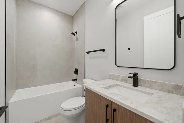 $2,100 | 2355 West Flournoy Street, Unit G01, Chicago, IL 60612