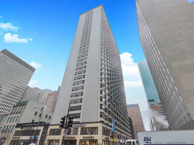 $2,500 | 535 North Michigan Avenue, Unit 1705, Chicago, IL 60611