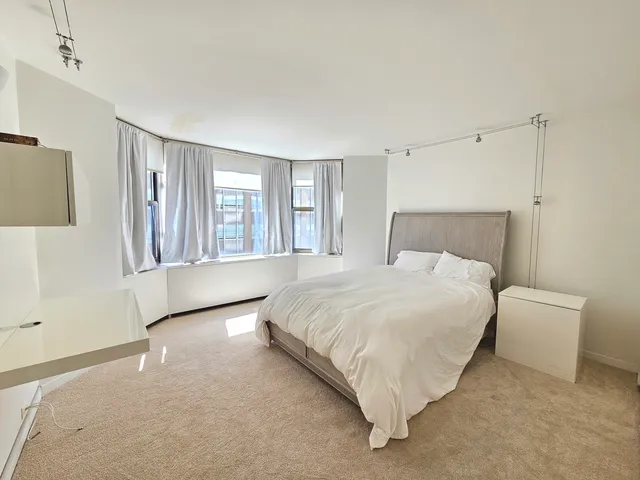 $2,500 | 535 North Michigan Avenue, Unit 1705, Chicago, IL 60611