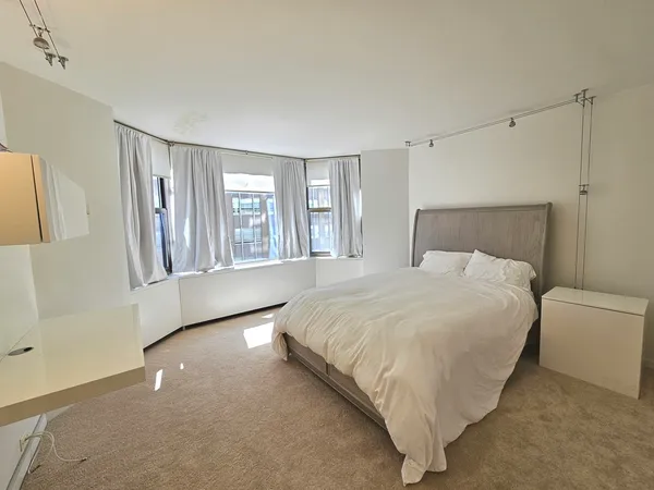 $2,500 | 535 North Michigan Avenue, Unit 1705, Chicago, IL 60611