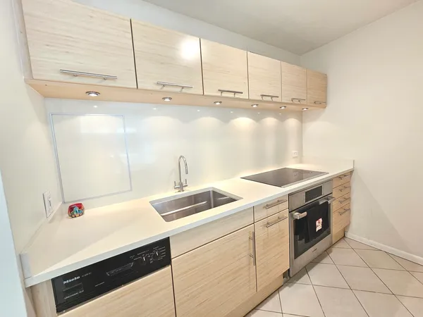 $2,500 | 535 North Michigan Avenue, Unit 1705, Chicago, IL 60611