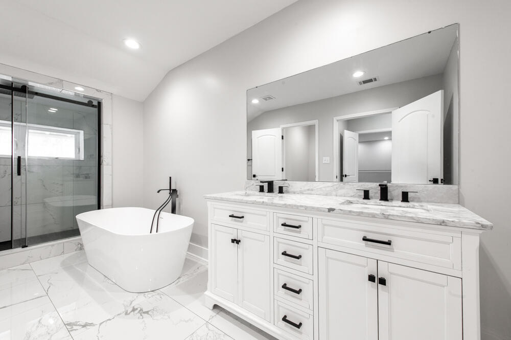 9 Springdale Road Graniteville, SC 29829 - Photo 13 of 29 Spacious Ensuite with Marble Flooring!