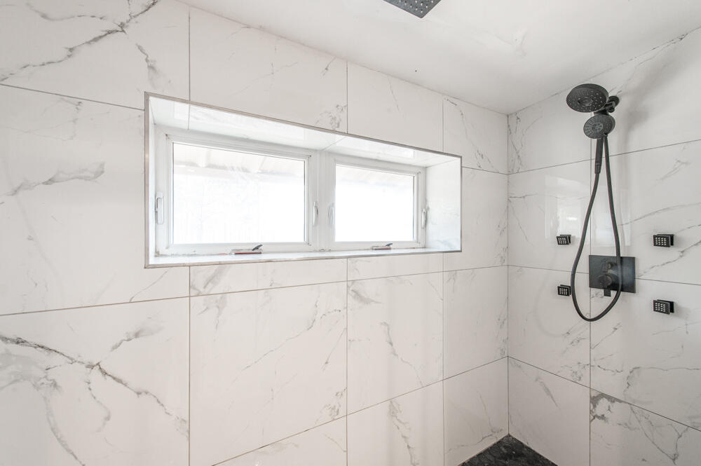 9 Springdale Road Graniteville, SC 29829 - Photo 15 of 29 Luxurious Tiled Shower!