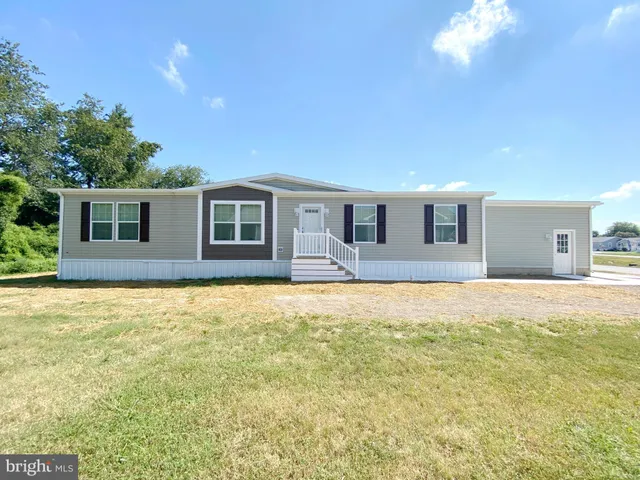 a house with swimming pool in front of it
