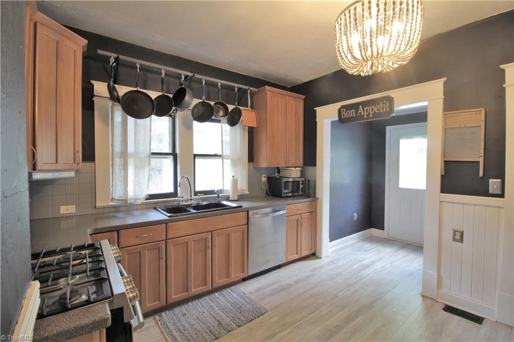 806 Carrick Street High Point, NC 27262 - Photo 10 of 26 Gallery Image 10