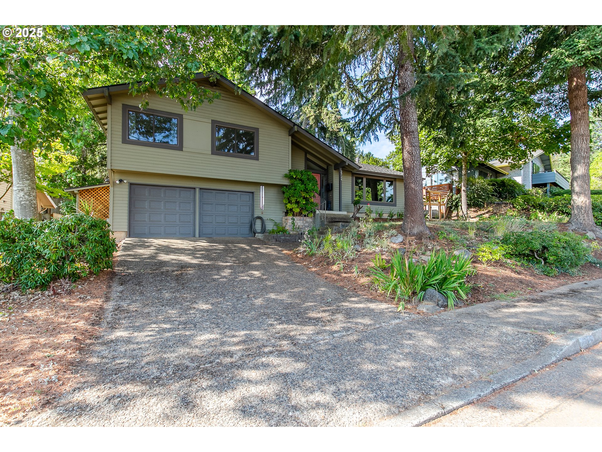 2724 Malibu Way Eugene, OR 97405 - Photo 2 of 48 a front view of a house with garden