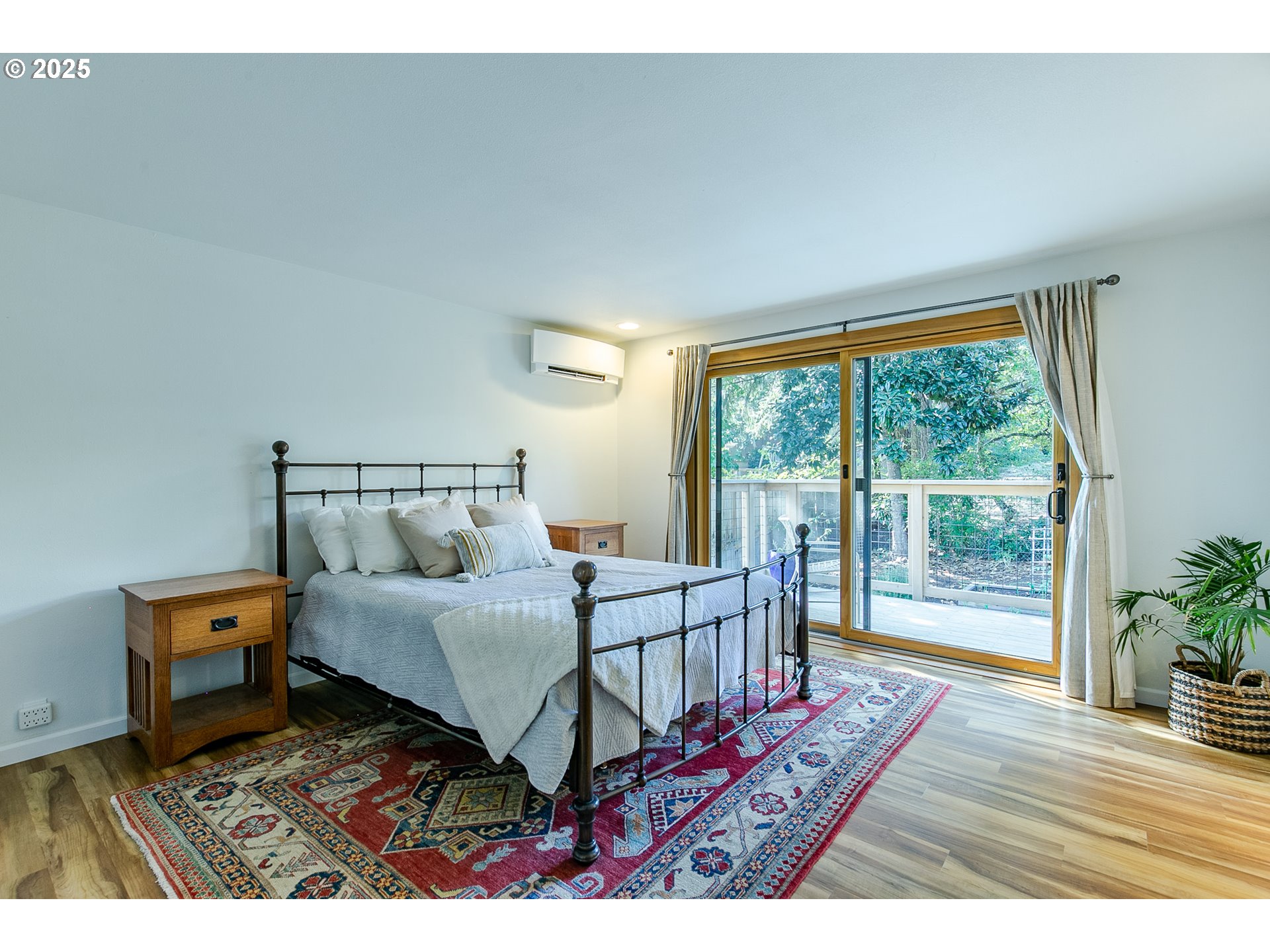 2724 Malibu Way Eugene, OR 97405 - Photo 26 of 48 a living room with furniture and a large window