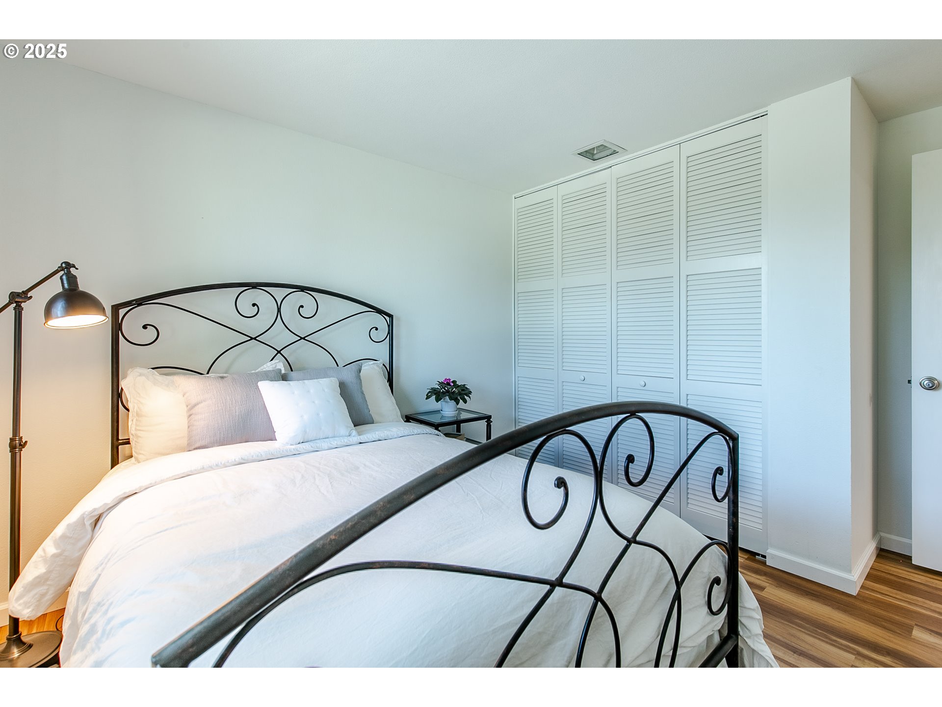 2724 Malibu Way Eugene, OR 97405 - Photo 35 of 48 a bedroom with a bed and a bathroom