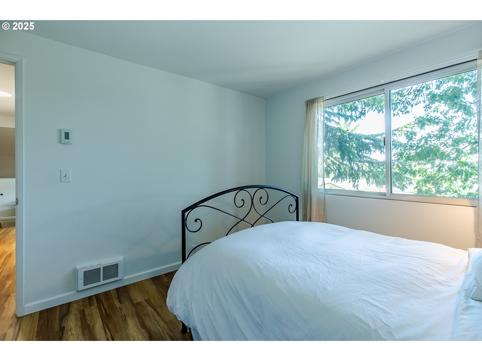 2724 Malibu Way Eugene, OR 97405 - Photo 36 of 48 a bedroom with a bed and a window