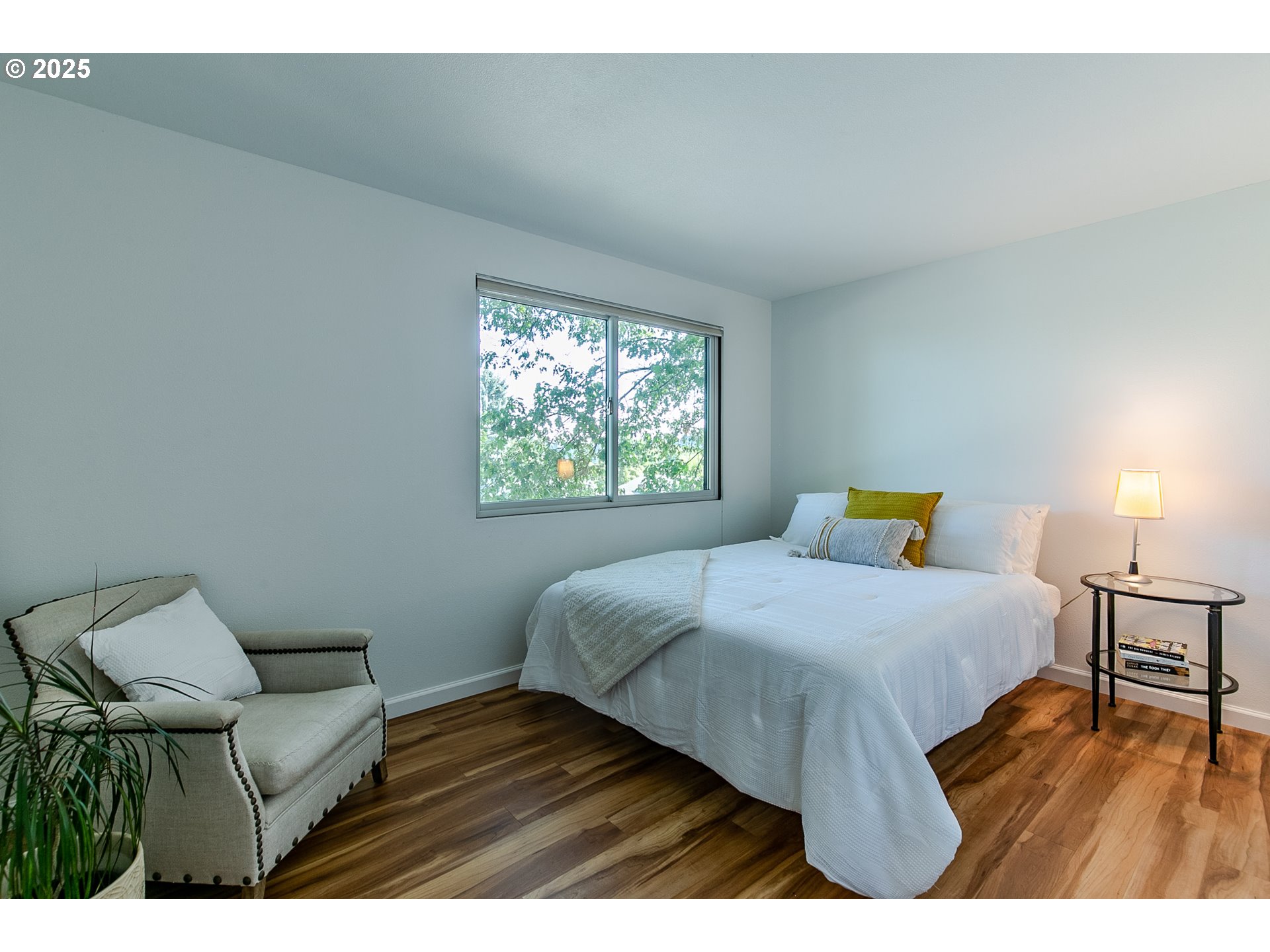 2724 Malibu Way Eugene, OR 97405 - Photo 39 of 48 a bedroom with a bed and window
