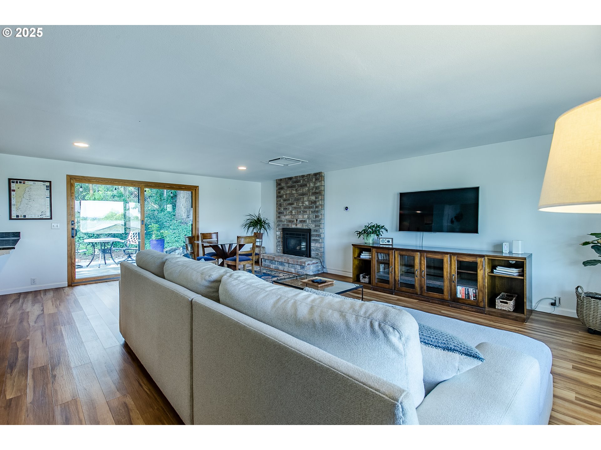 2724 Malibu Way Eugene, OR 97405 - Photo 9 of 48 a living room with furniture and a flat screen tv