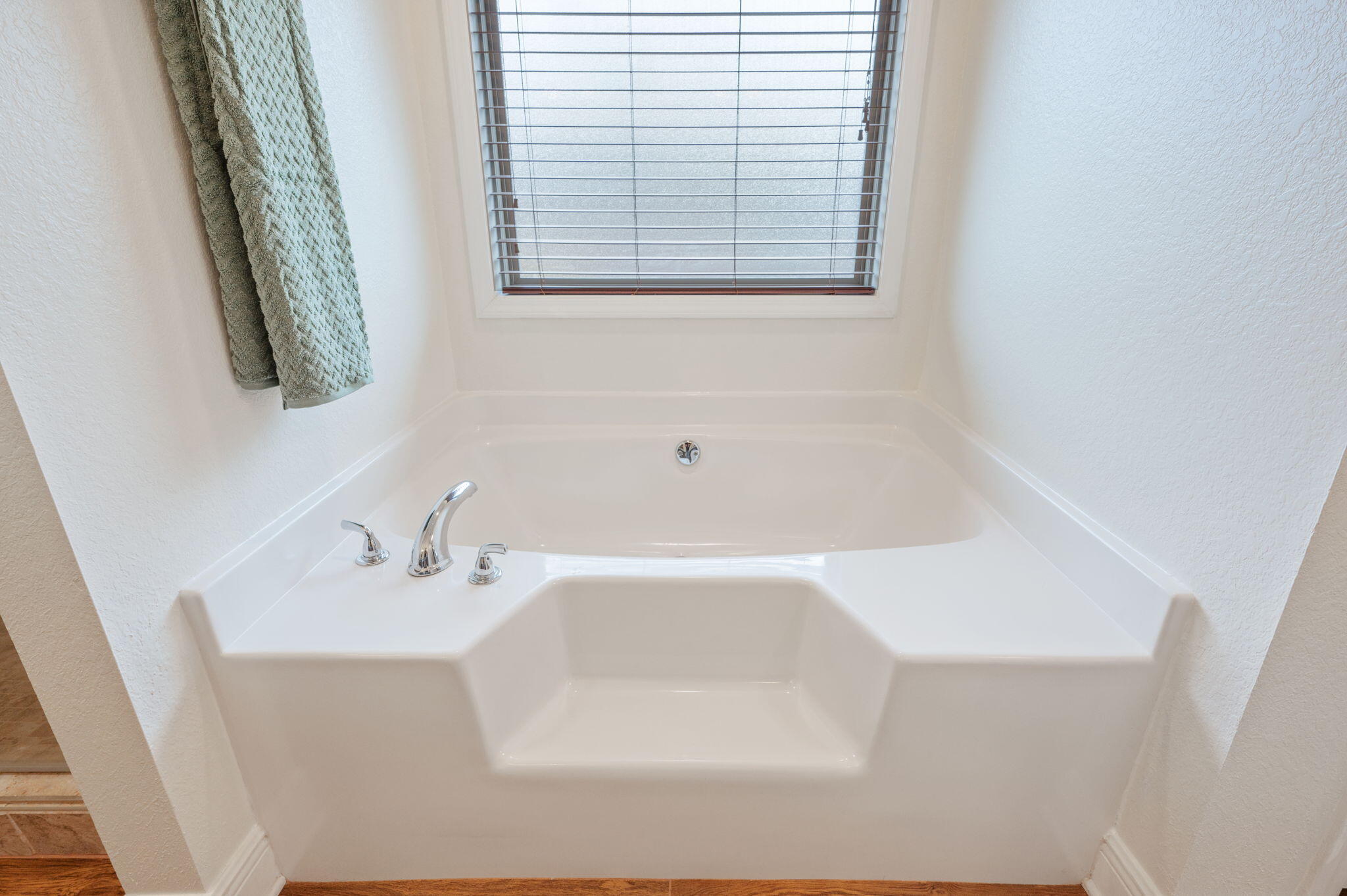 611 Terrier Trail Crestview, FL 32536 - Photo 50 of 64 a white bath tub sitting next to a white sink