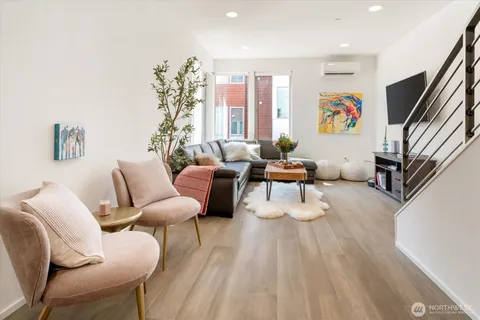 $749,999 | 551 28th Avenue, Seattle, WA 98122