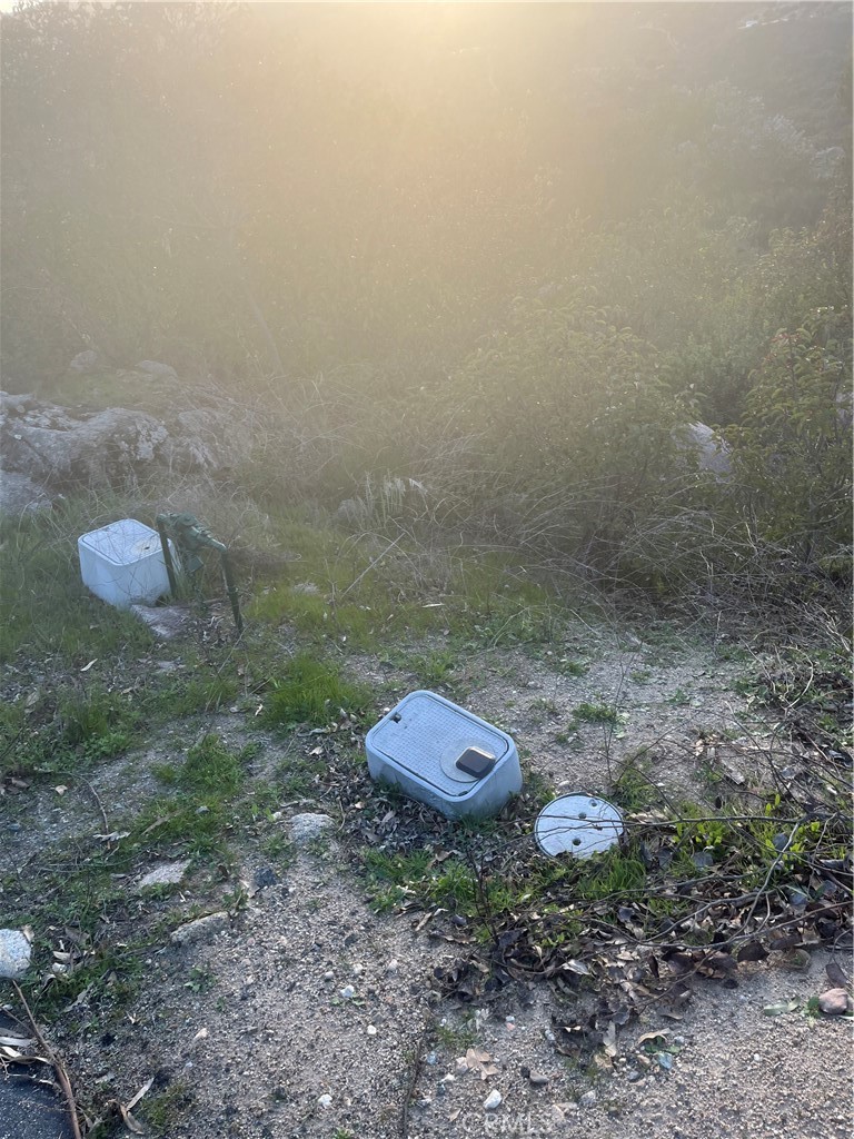 44810 La Mancha Road Temecula, CA 92590 - Photo 9 of 10 a view of a dry yard with a sink