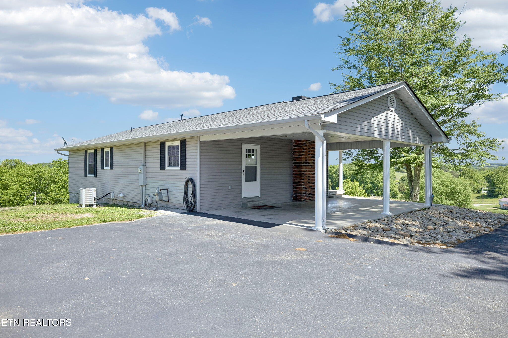 2245 Pinecrest Road Jacksboro, TN 37757 - Photo 4 of 60 2-2245 Pinecrest Rd - 004