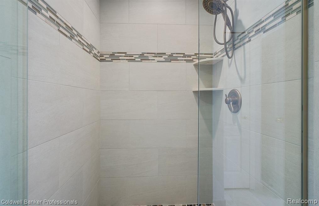 60911 Pennington Way Rochester, MI 48306 - Photo 21 of 28 20.jpg