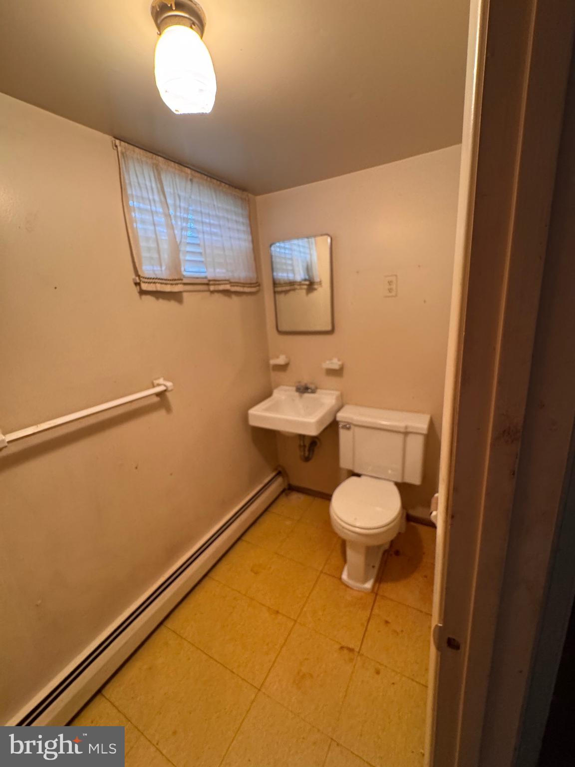 2112 Patrick Street Woodbridge, VA 22191 - Photo 61 of 65 a bathroom with a toilet a sink and mirror