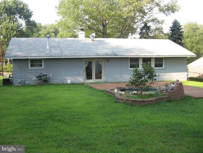 8005 Ellet Road Springfield, VA 22151 - Photo 2 of 9 Back yard