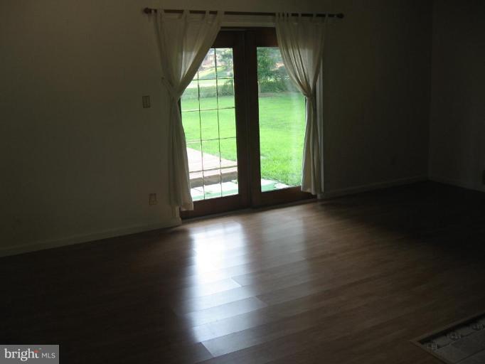 8005 Ellet Road Springfield, VA 22151 - Photo 8 of 9 Living Room