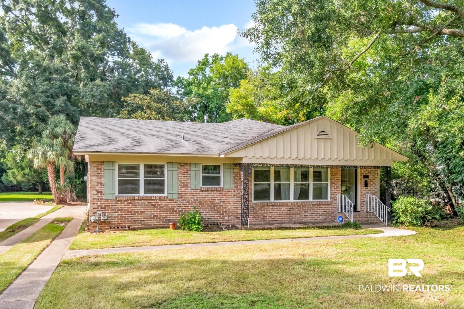 1906 Old Shell Road Mobile, AL 36607 - Photo 1 of 26 Ranch-style house featuring a front lawn