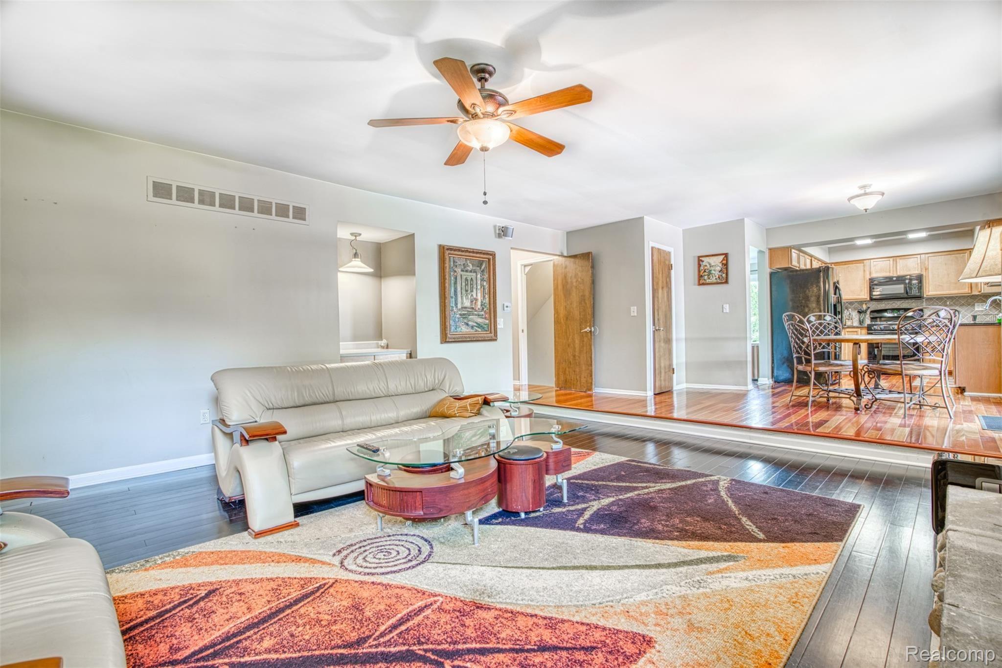 949 Homestead Court Rochester, MI 48309 - Photo 10 of 39 Open Layout.jpg