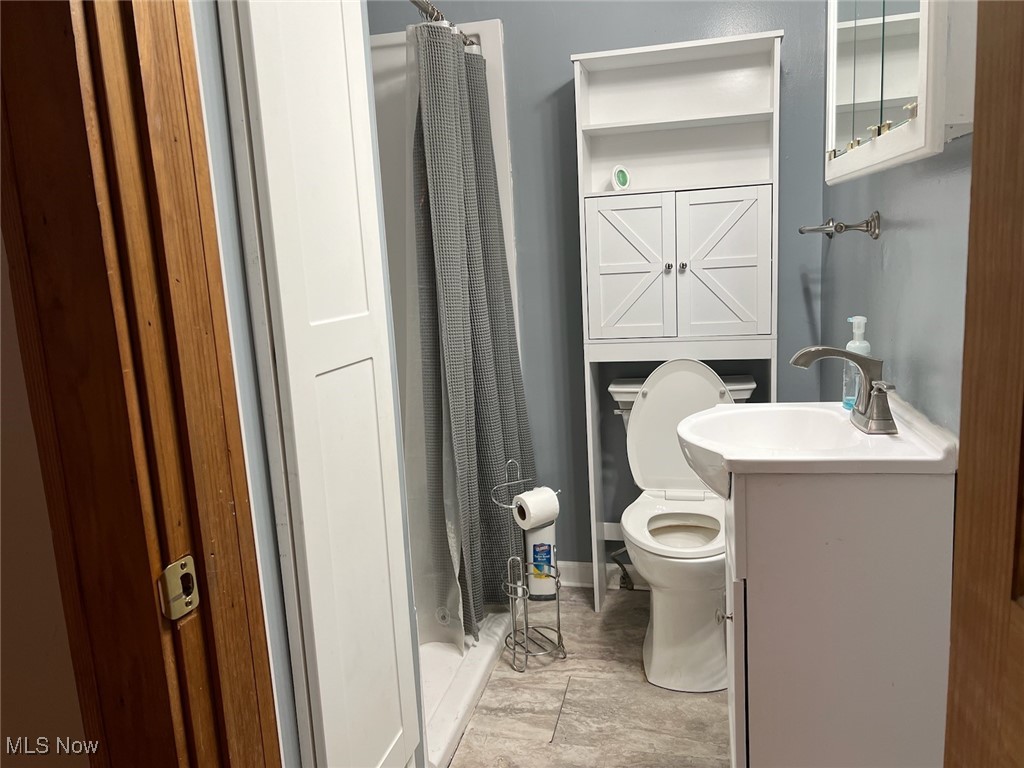 1098 Martin Road Mogadore, OH 44260 - Photo 10 of 20 Updated main level full bath