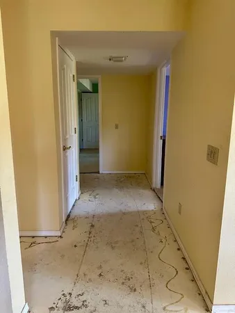 a view of empty room with window